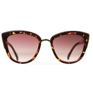 🕶NWT Tortoise  Gigi Cat Eye sunnies🕶